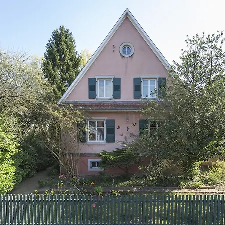 Spacious Family House In Friendly Neigborhood *