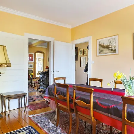 Spacious Family House In Friendly Neigborhood
